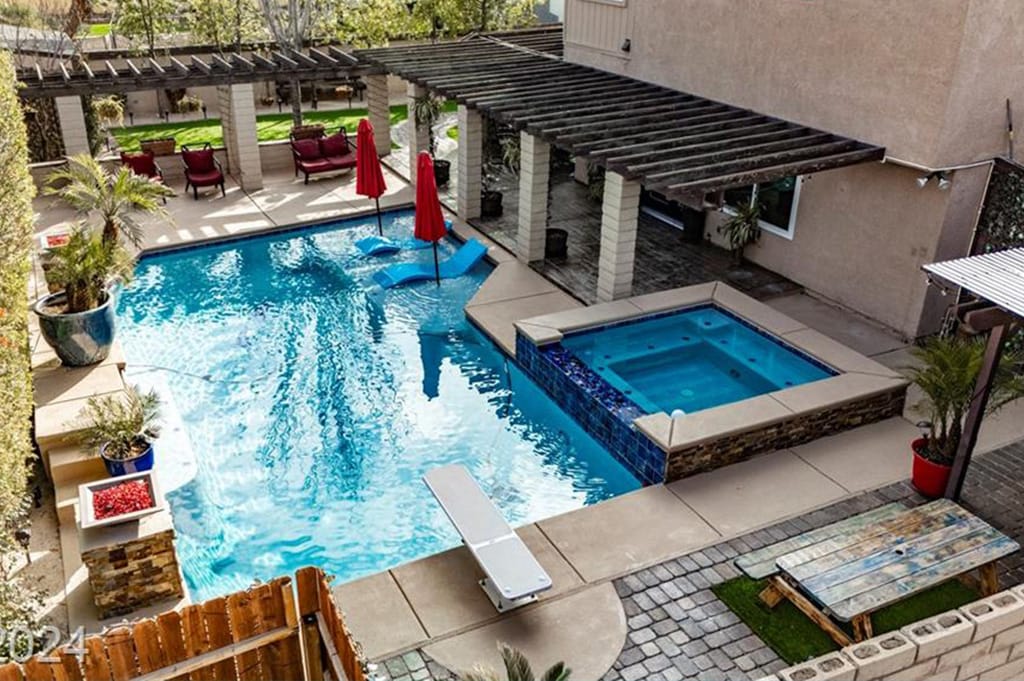 Beyond Hotels: 9 Best Airbnbs & Party Pads for a Vegas Bachelor Party Weekend (2)